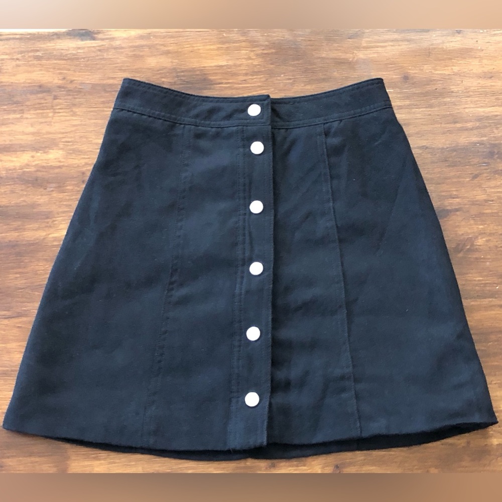 Women’s Faux Suede Black Button Down Skirt Size 0  H&M A-line Mini Skirt